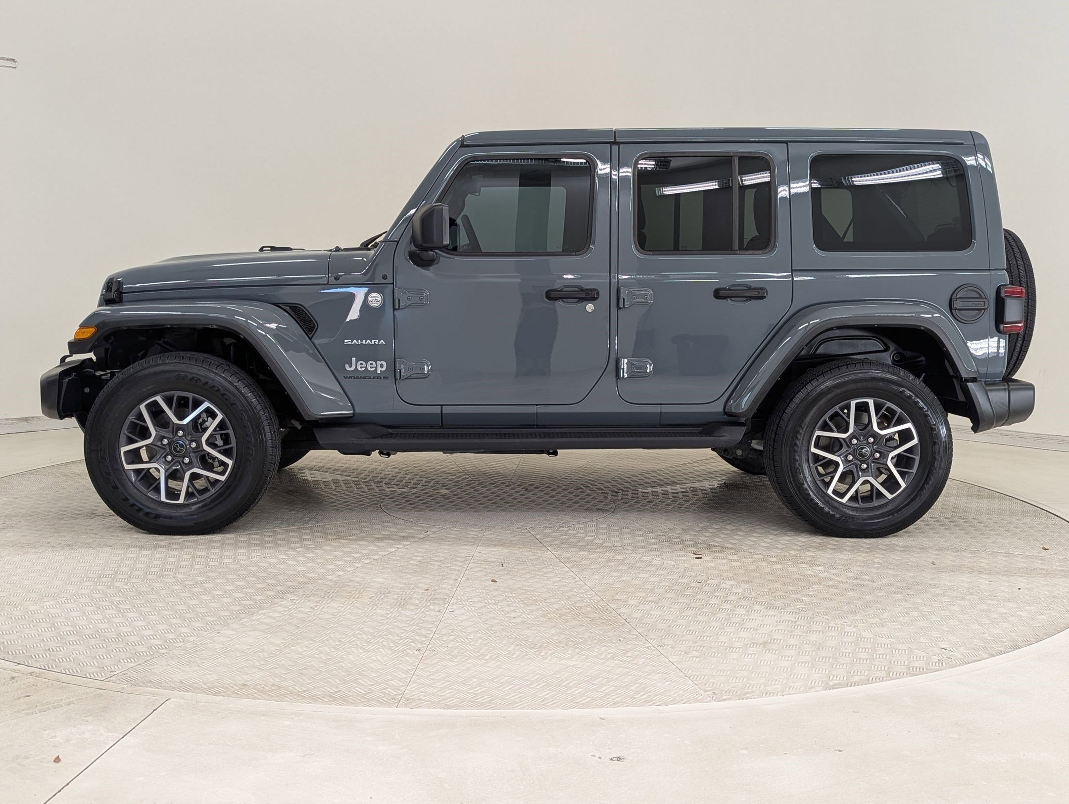 Used 2024 Jeep Wrangler Sahara image 2