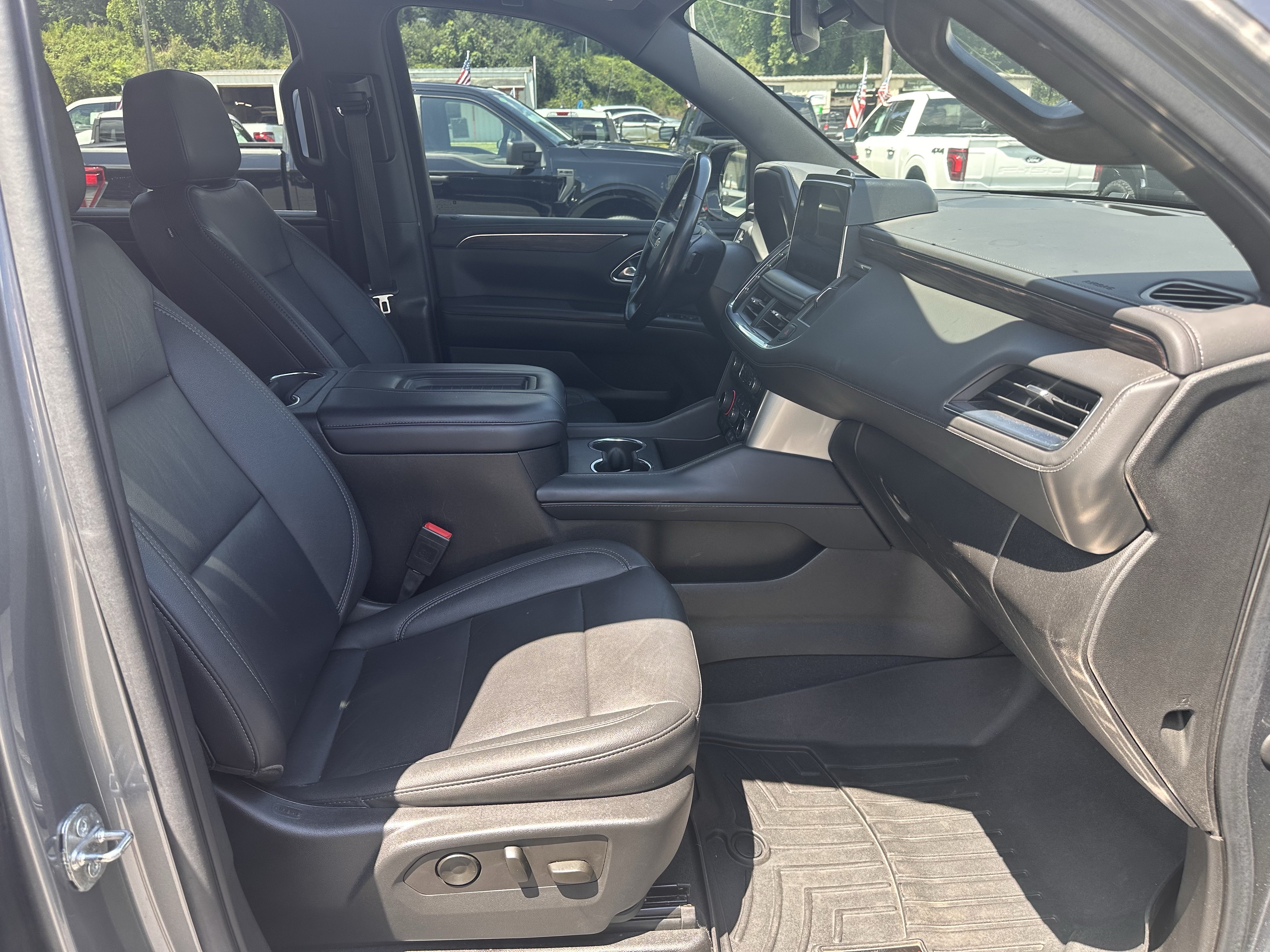 Used 2022 Chevrolet Suburban LT AWD/4WD image 14