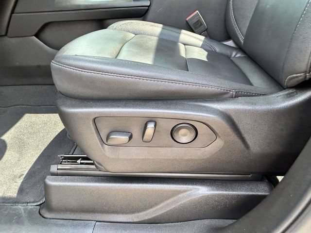 Used 2024 Chevrolet Tahoe Z71 w/ Luxury Package AWD/4WD image 15