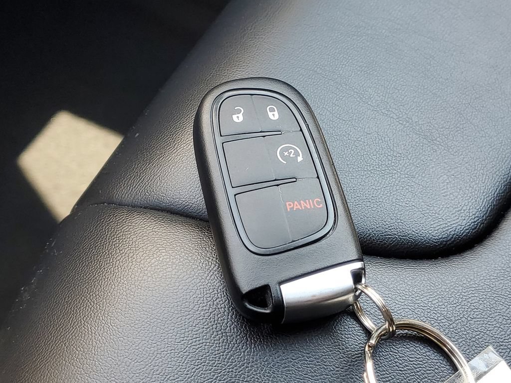 Used 2019 Jeep Cherokee Trailhawk w/ Cold Weather Group AWD/4WD image 33