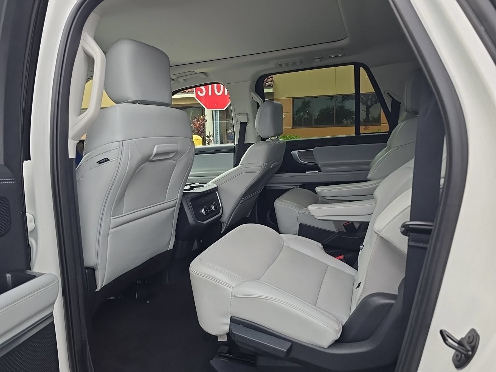 Certified 2025 Ford Expedition Max Platinum w/ Driver's Package AWD/4WD image 5