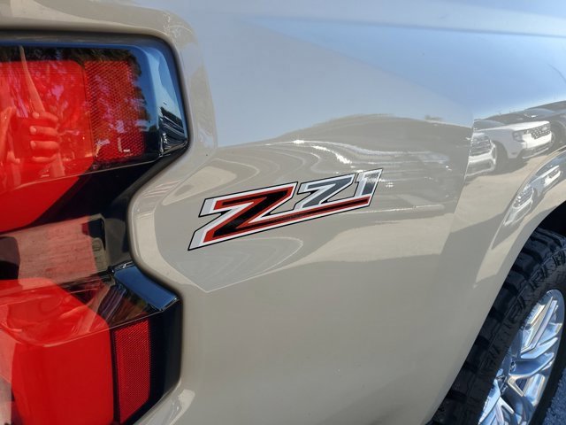 Used 2024 Chevrolet Colorado Z71 w/ Z71 Convenience Package 2 image 8