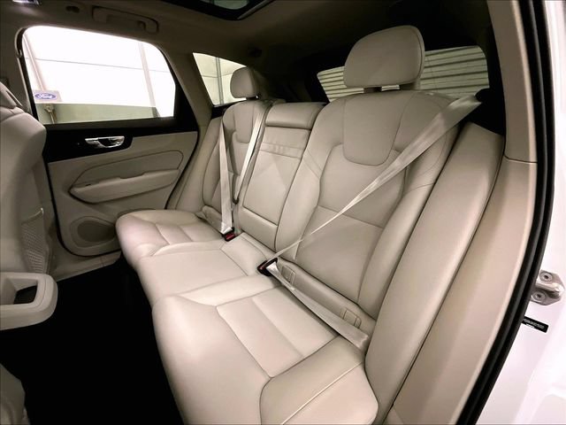 Used 2019 Volvo XC60 T5 Momentum w/ Multimedia Package AWD/4WD image 25