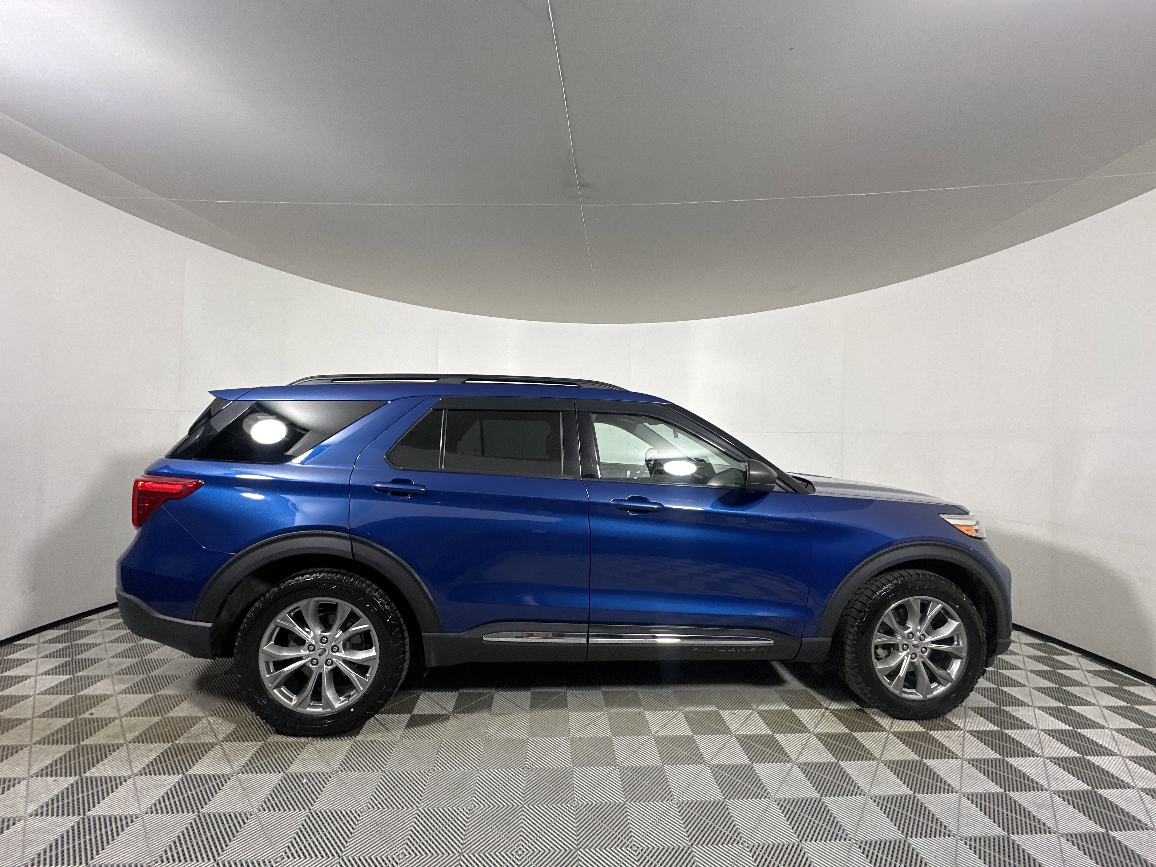 Certified 2021 Ford Explorer XLT w/ Equipment Group 202A image 6