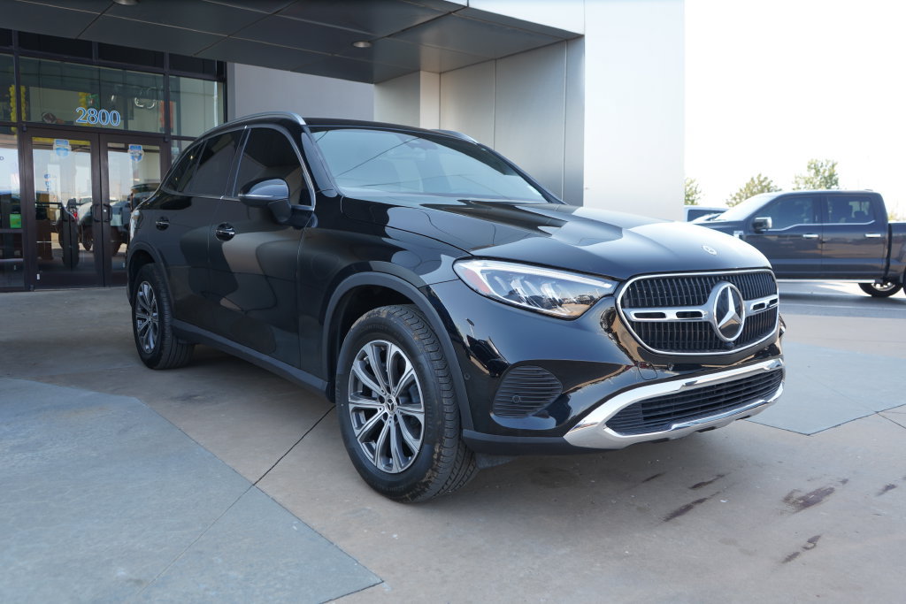 Used 2024 Mercedes-Benz GLC 300 4MATIC image 3