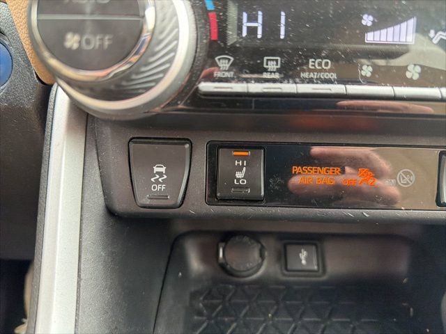 Used 2021 Toyota RAV4 XLE w/ XLE Grade Weather Package image 30