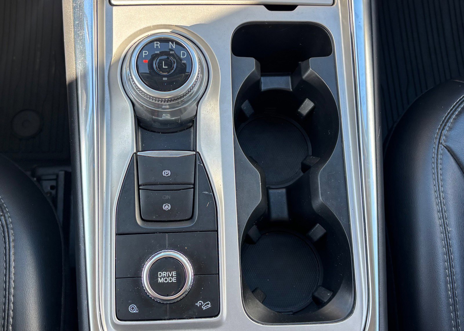 Certified 2022 Ford Explorer XLT w/ Equipment Group 202A image 44