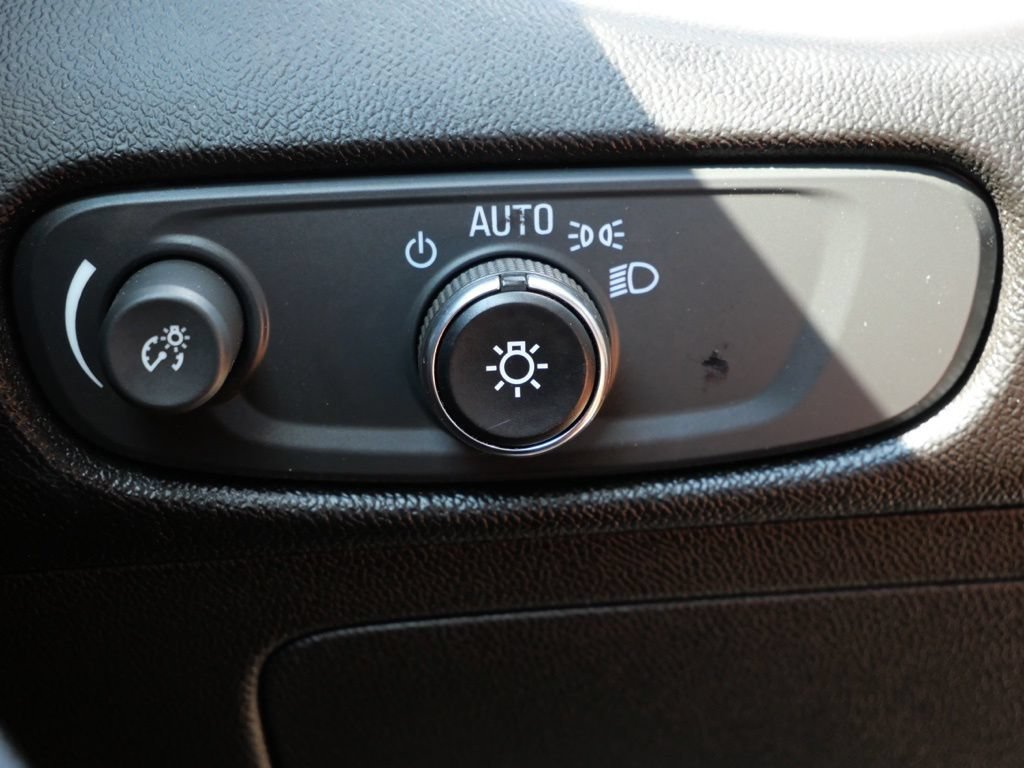 Used 2021 Chevrolet Malibu RS FWD image 28