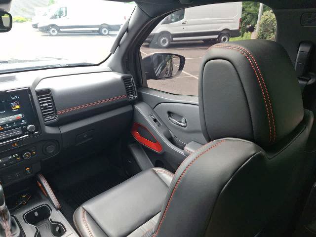 Used 2023 Nissan Frontier PRO-4X w/ Pro-4X Premium Package AWD/4WD image 11