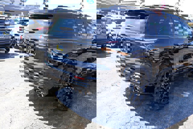 Used 2025 Chevrolet Traverse RS w/ LPO, Floor Liner Package image 3