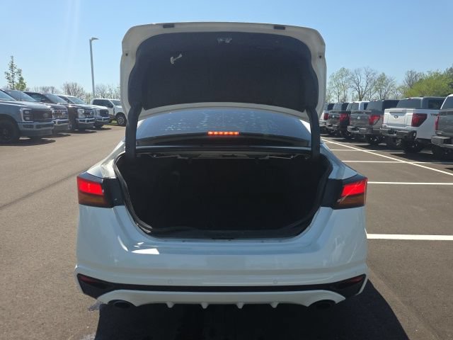 Used 2020 Nissan Altima 2.0 Platinum FWD image 11