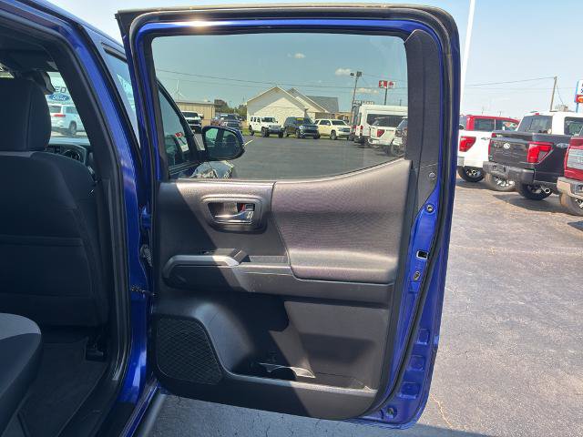 Used 2023 Toyota Tacoma TRD Off-Road w/ Technology Package AWD/4WD image 17