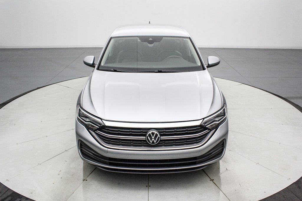 Used 2024 Volkswagen Jetta SE image 9