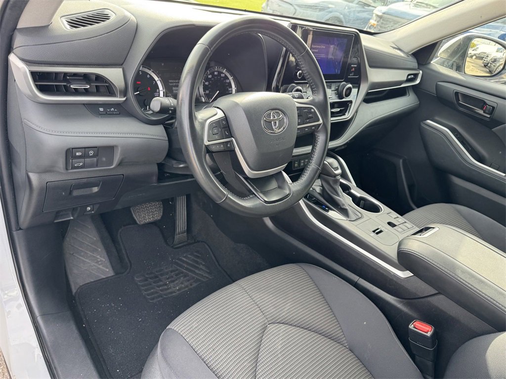 Used 2024 Toyota Highlander LE image 10
