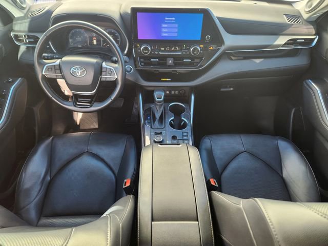 Used 2023 Toyota Highlander Limited image 13