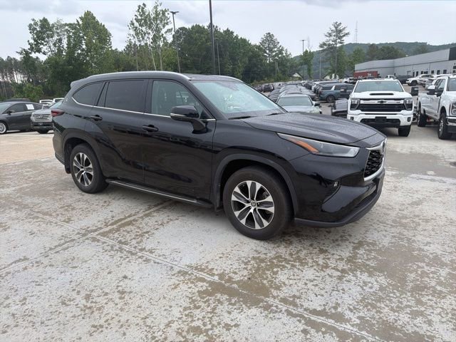 Used 2024 Toyota Highlander XLE AWD/4WD image 5