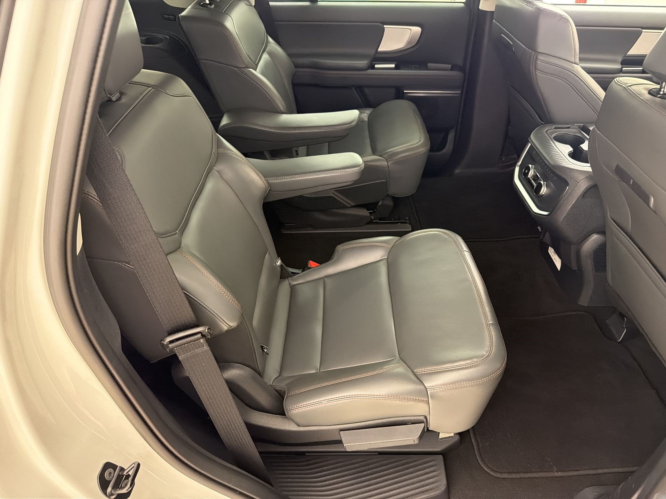 Certified 2025 Ford Expedition Active AWD/4WD image 30