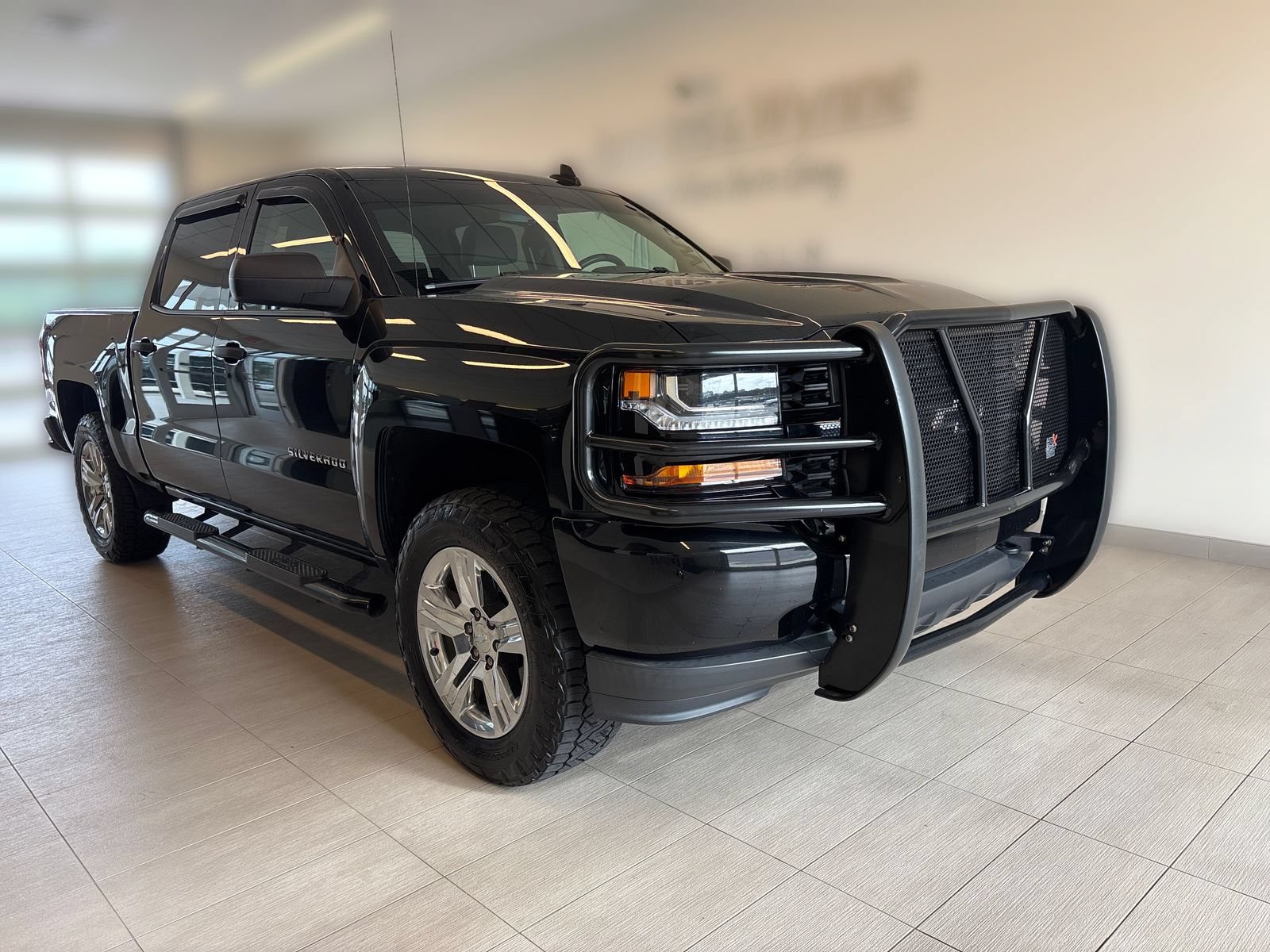 Used 2018 Chevrolet Silverado 1500 Custom w/ Custom Value Package AWD/4WD image 4