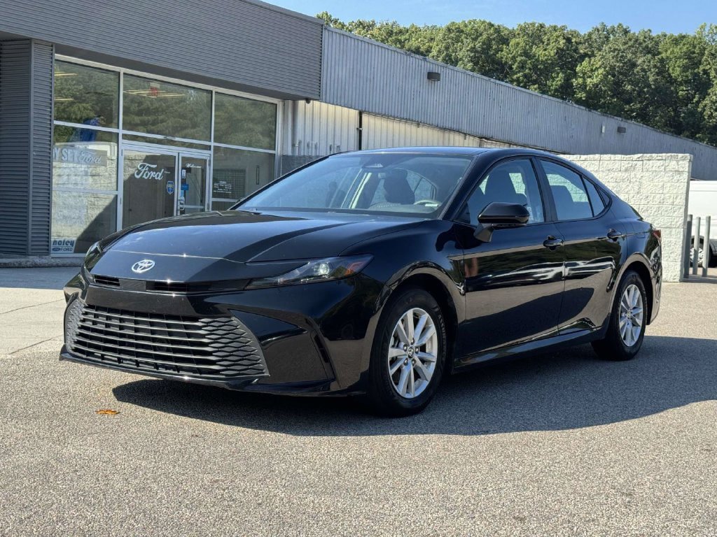 Used 2025 Toyota Camry LE FWD image 25