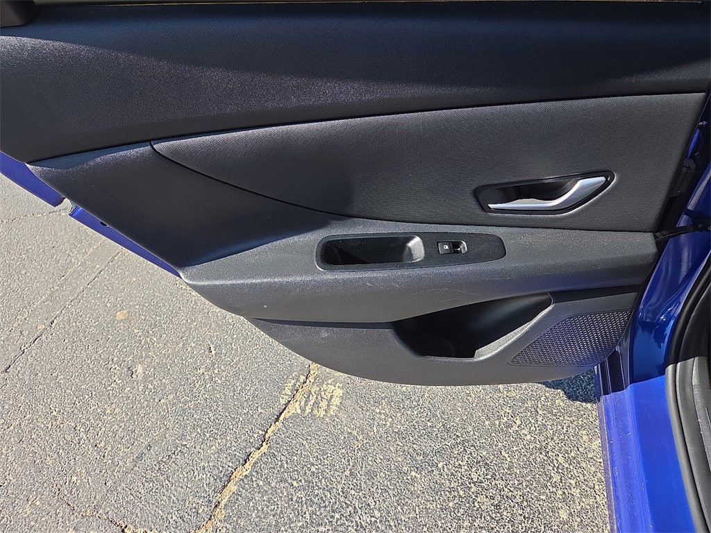 Used 2023 Hyundai Elantra Limited image 18