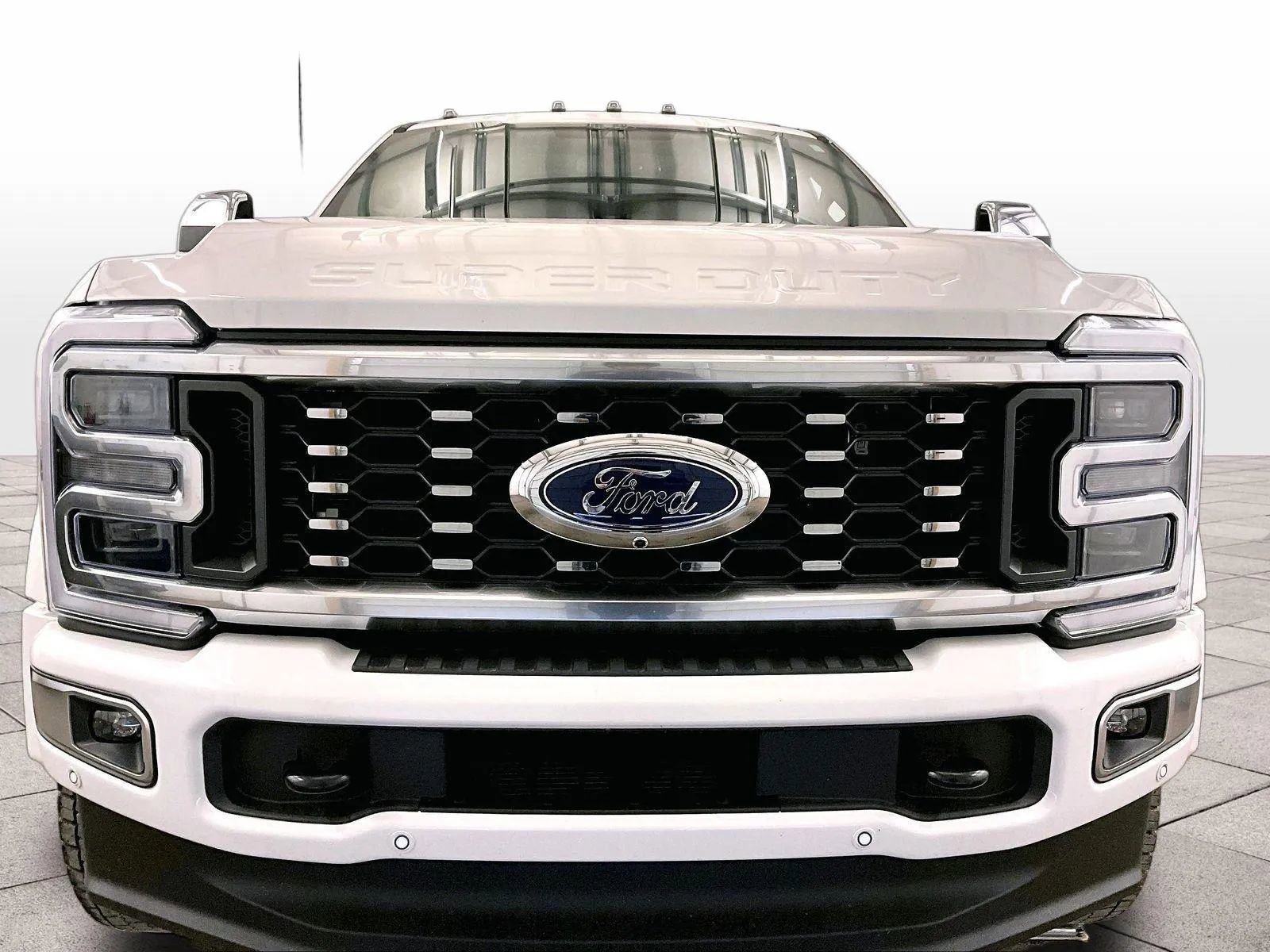 Certified 2025 Ford F450 Platinum w/ Platinum Plus Package AWD/4WD image 3