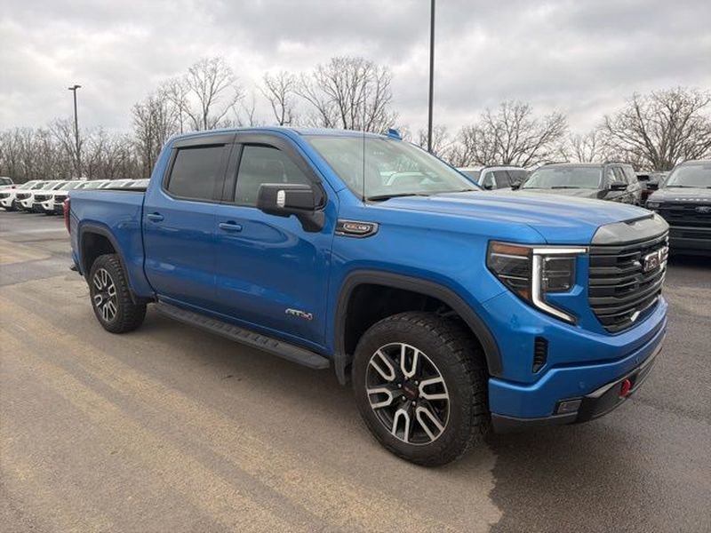 Used 2024 GMC Sierra 1500 AT4 w/ Technology Package AWD/4WD image 4
