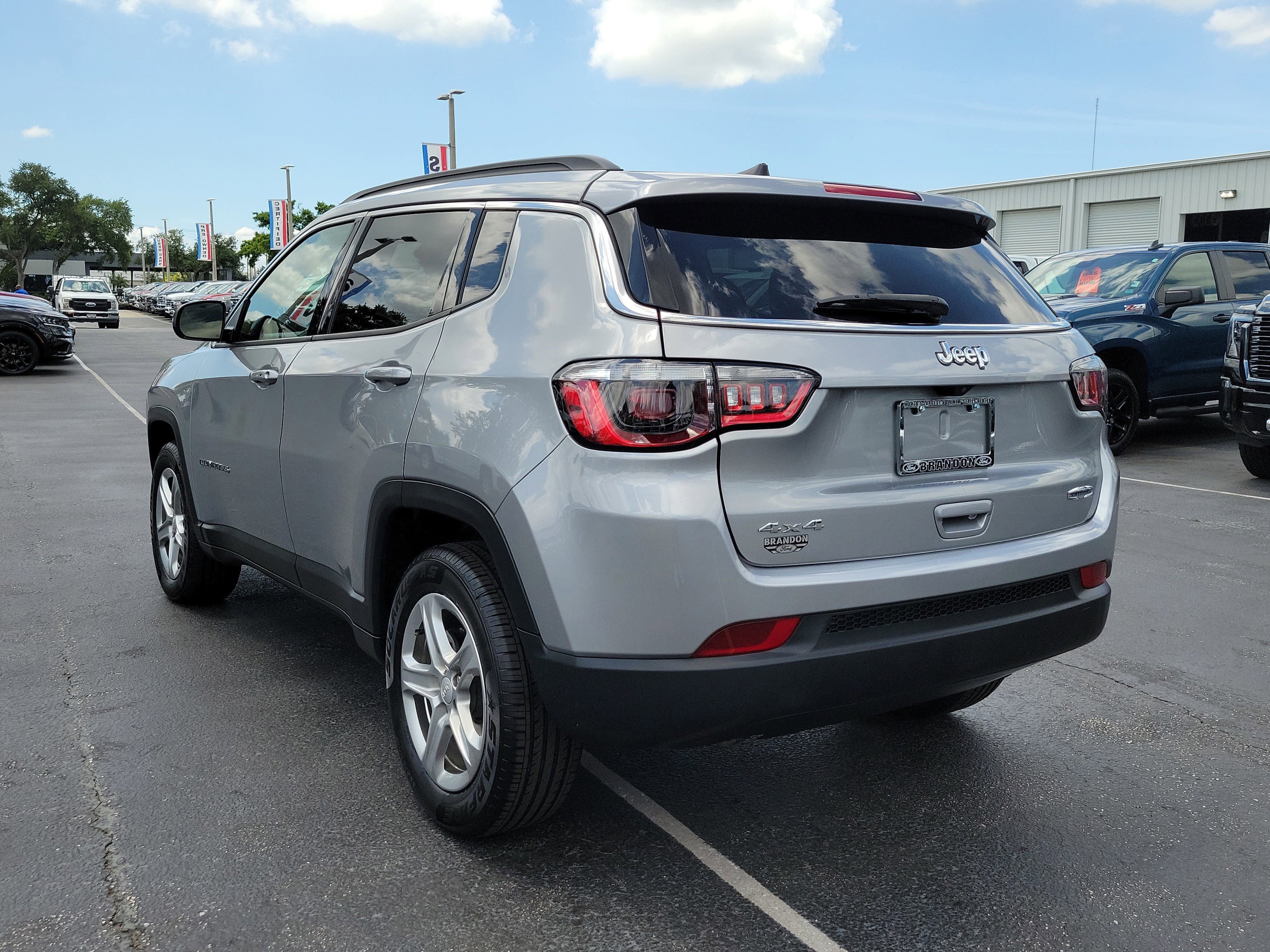 Used 2024 Jeep Compass Latitude AWD/4WD image 7