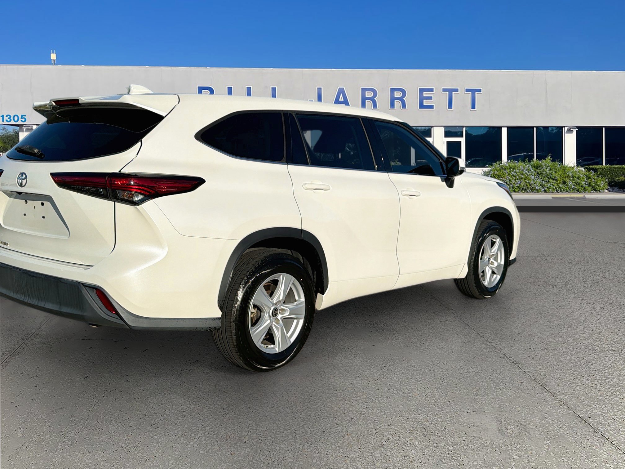 Used 2021 Toyota Highlander L FWD image 7