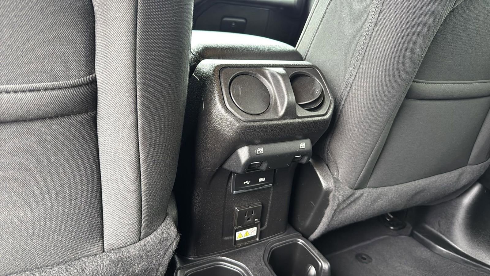 Used 2020 Jeep Wrangler Unlimited Sahara image 28