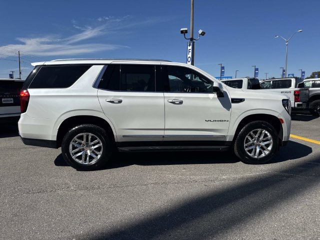 Used 2024 GMC Yukon SLT w/ SLT Luxury Package AWD/4WD image 4
