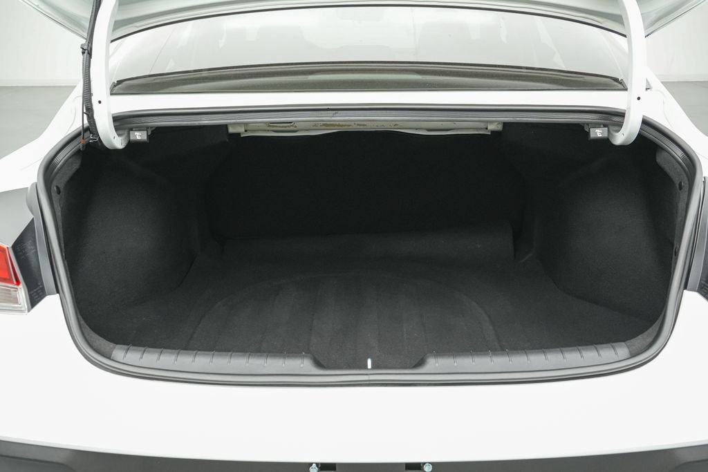 Used 2025 Hyundai Elantra SE FWD image 20