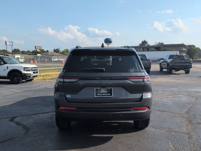 Used 2024 Jeep Grand Cherokee Altitude RWD image 6