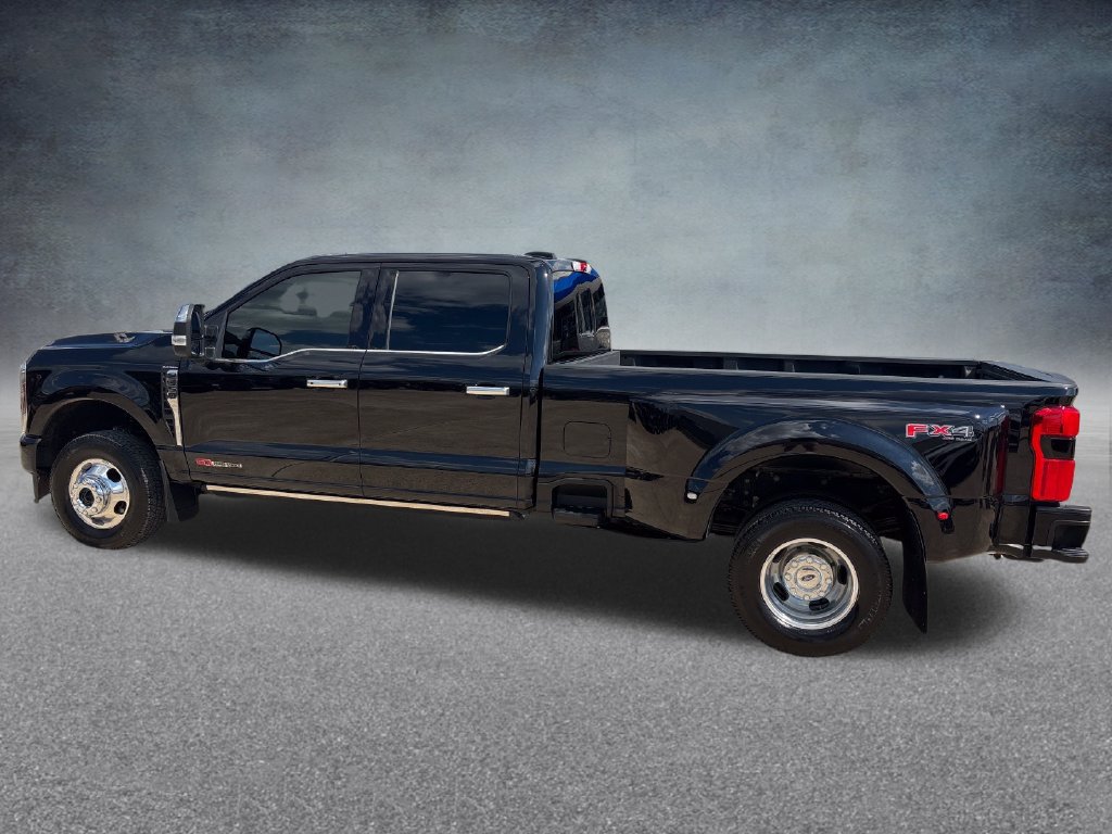Certified 2025 Ford F350 Platinum w/ Platinum Plus Package AWD/4WD image 3