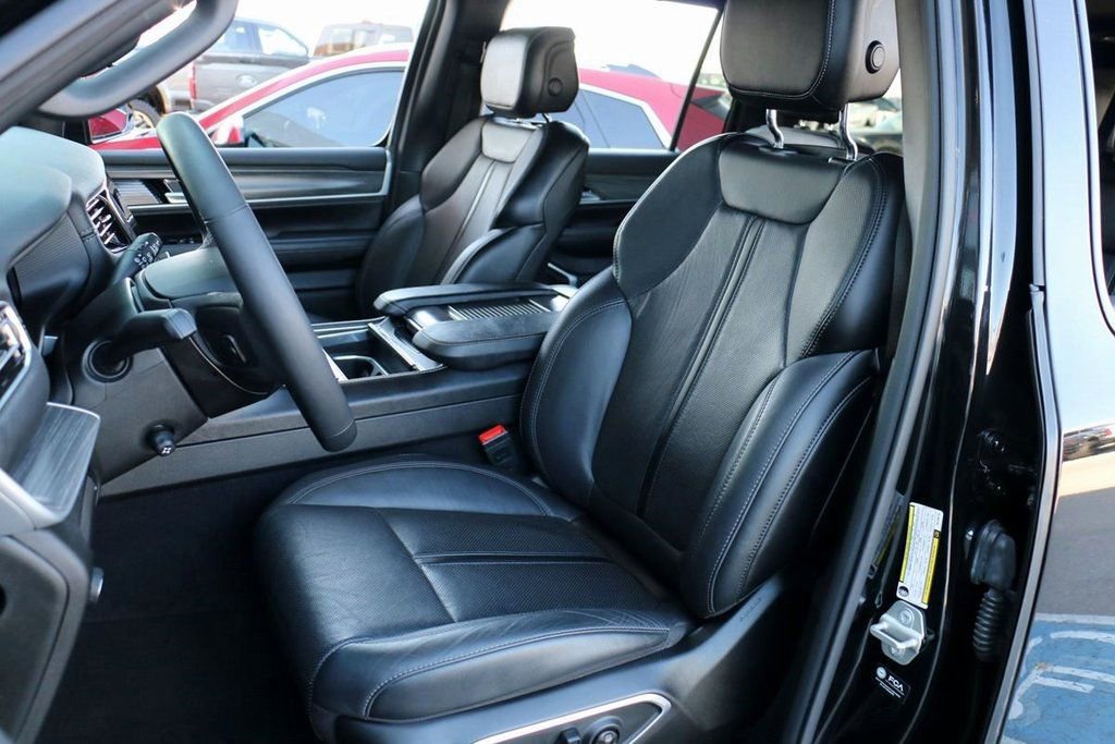 Used 2024 Jeep Wagoneer L Series II image 19