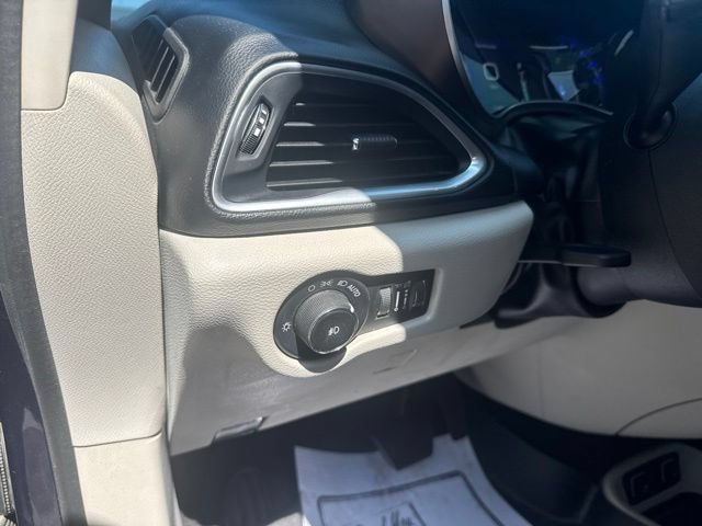 Used 2018 Chrysler Pacifica Touring-L Plus w/ Tire & Wheel Group FWD image 8