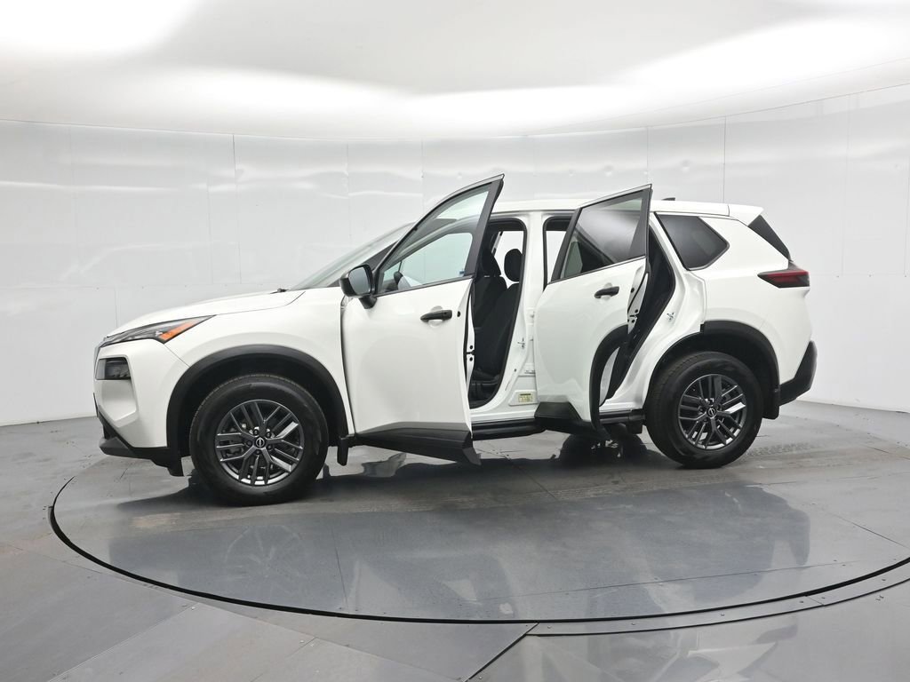Used 2023 Nissan Rogue S image 56