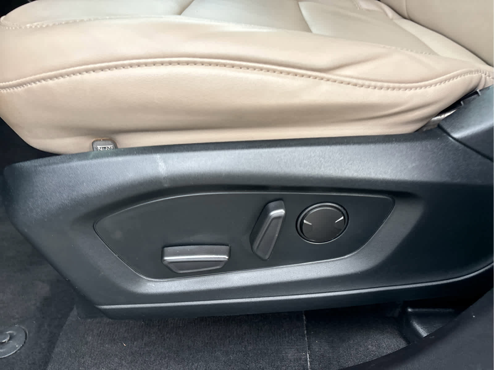 Certified 2022 Ford Explorer XLT w/ Equipment Group 202A image 14