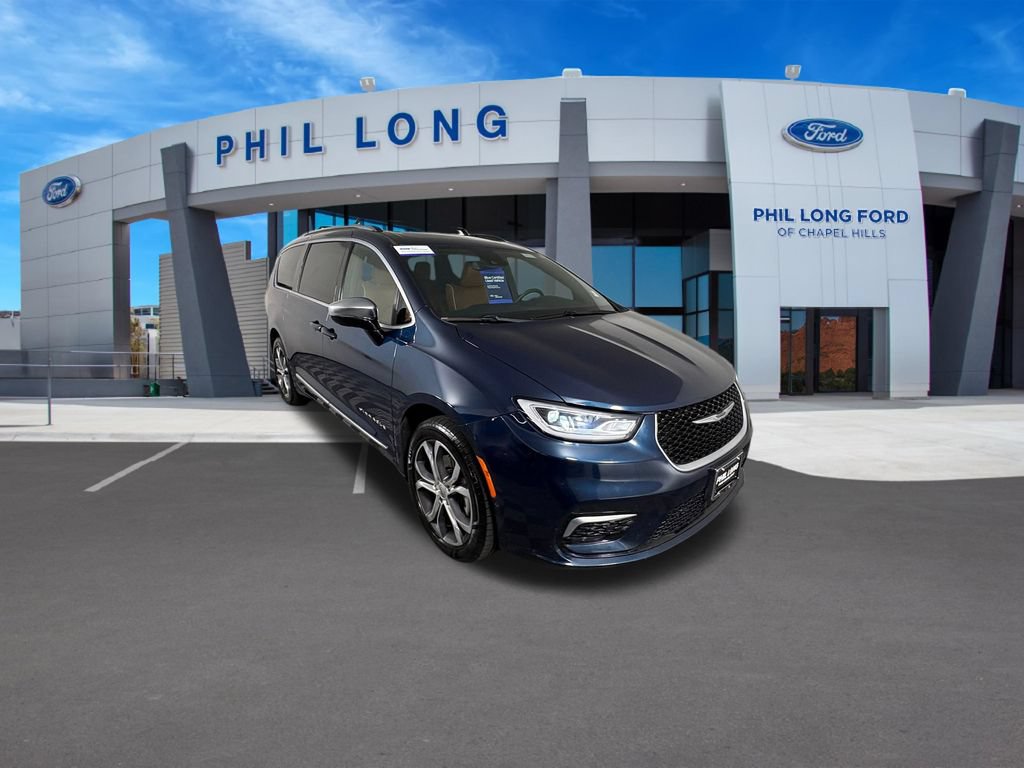 Used 2025 Chrysler Pacifica Pinnacle w/ Trailer Tow Group AWD/4WD image 7