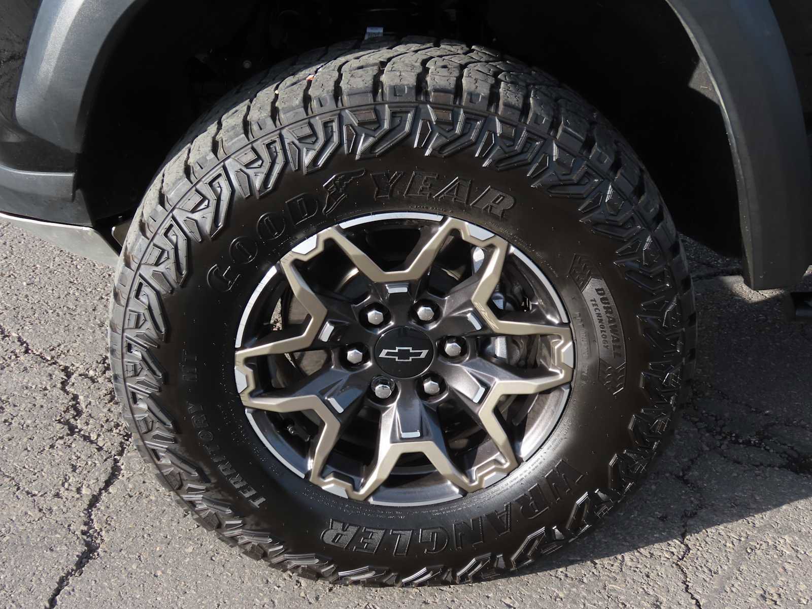 Used 2024 Chevrolet Colorado ZR2 w/ Technology Package image 13