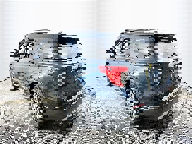 Certified 2022 Ford Explorer XLT w/ Equipment Group 202A image 5