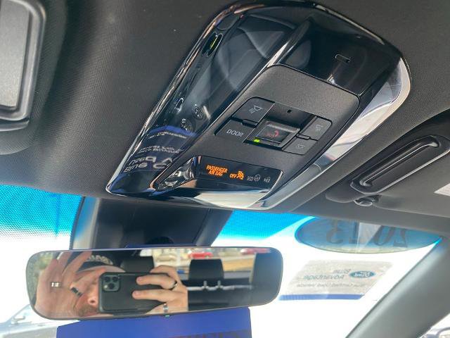 Used 2023 Toyota Venza Nightshade image 25