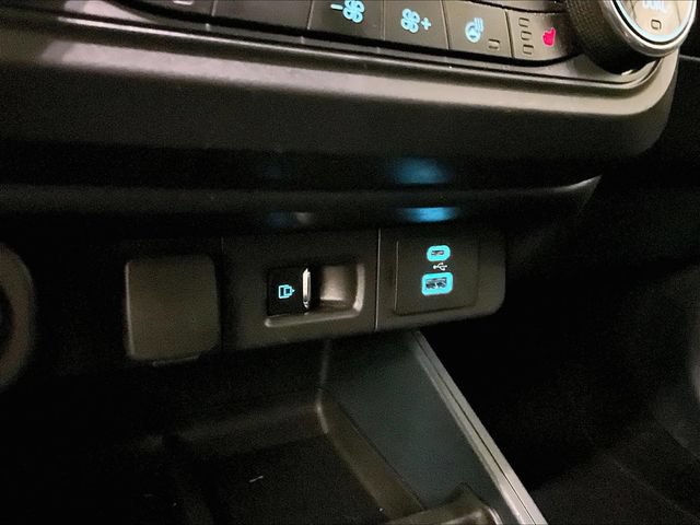 Certified 2024 Ford Maverick Lariat w/ Black Appearance Package FWD image 31