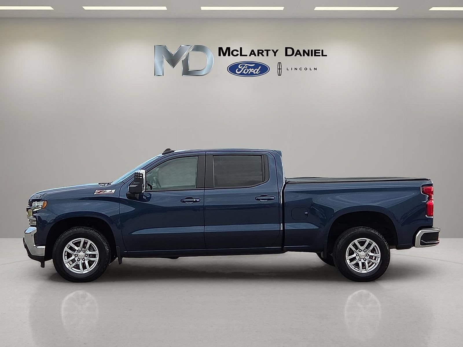 Used 2021 Chevrolet Silverado 1500 LT w/ Z71 Off-Road Package AWD/4WD image 3