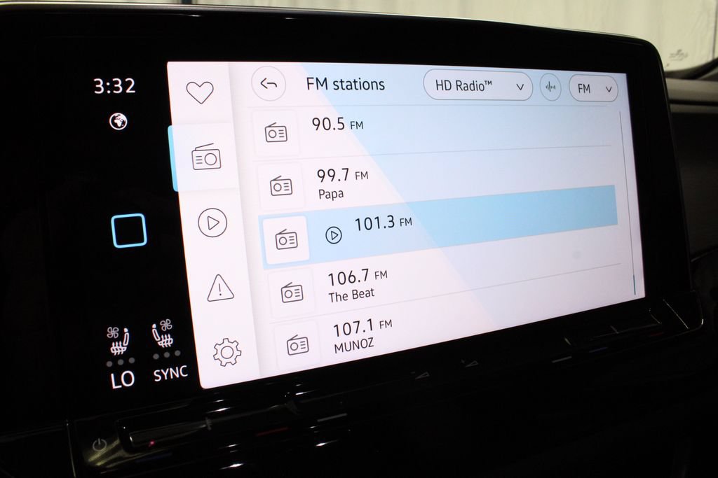 Used 2024 Volkswagen Atlas Cross Sport SE AWD/4WD image 2