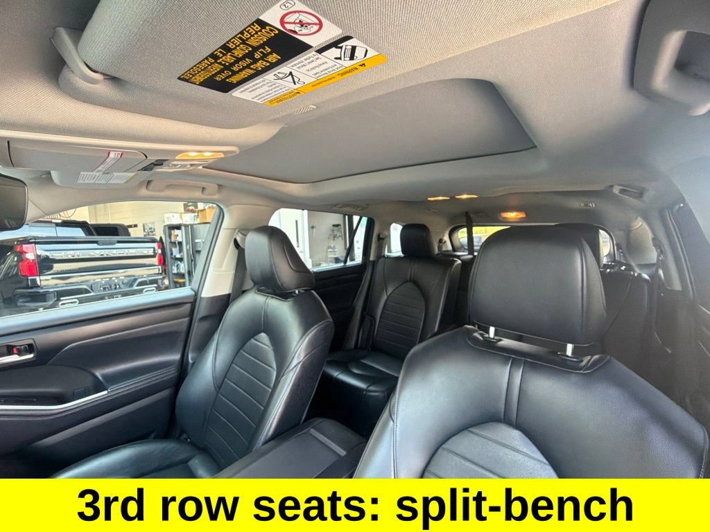 Used 2022 Toyota Highlander XLE AWD/4WD image 19