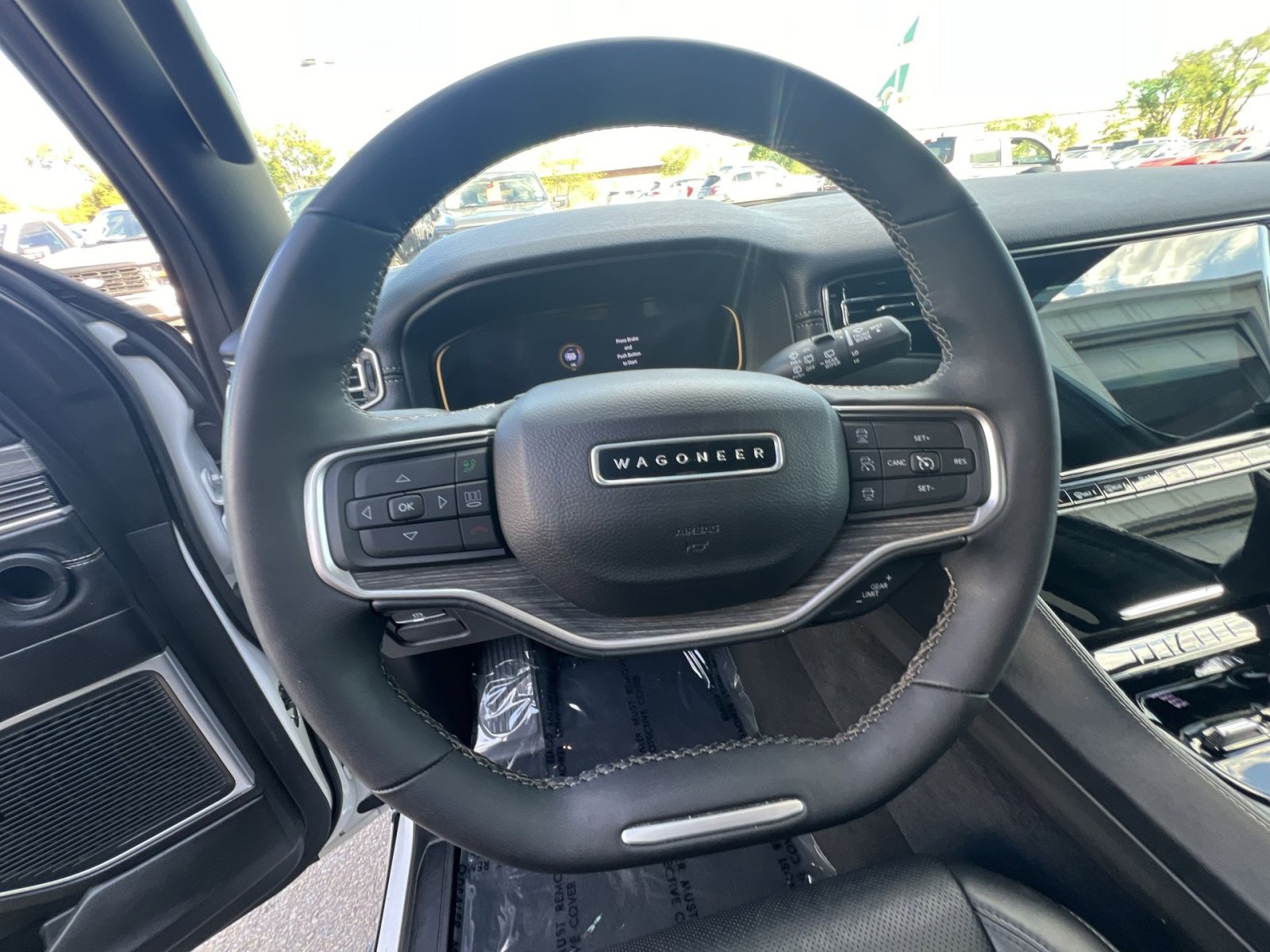 Used 2024 Jeep Wagoneer Series III AWD/4WD image 24