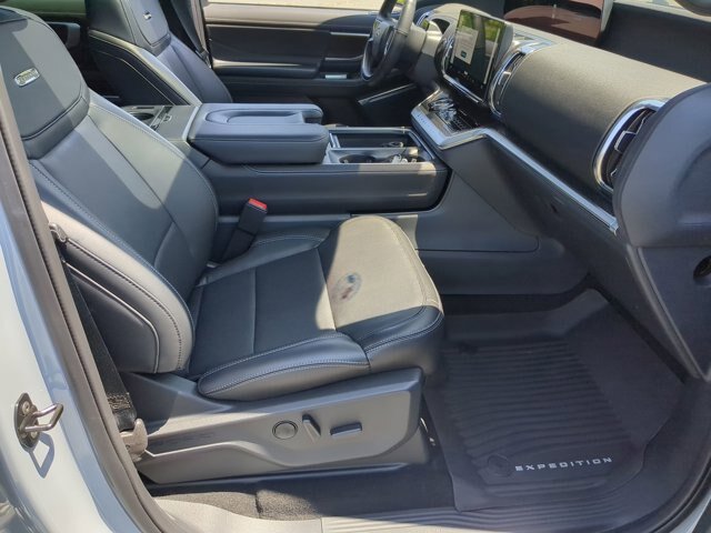 Certified 2025 Ford Expedition Max Platinum w/ Stealth Performance Package AWD/4WD image 38