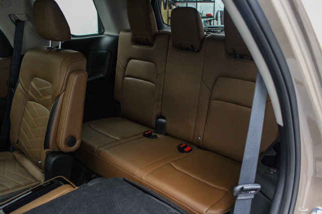 Used 2024 Nissan Pathfinder Platinum w/ Lighting Package (N93) AWD/4WD image 13