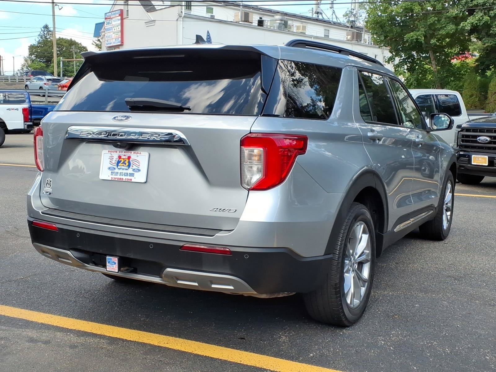 Certified 2024 Ford Explorer XLT w/ Equipment Group 202A AWD/4WD image 8