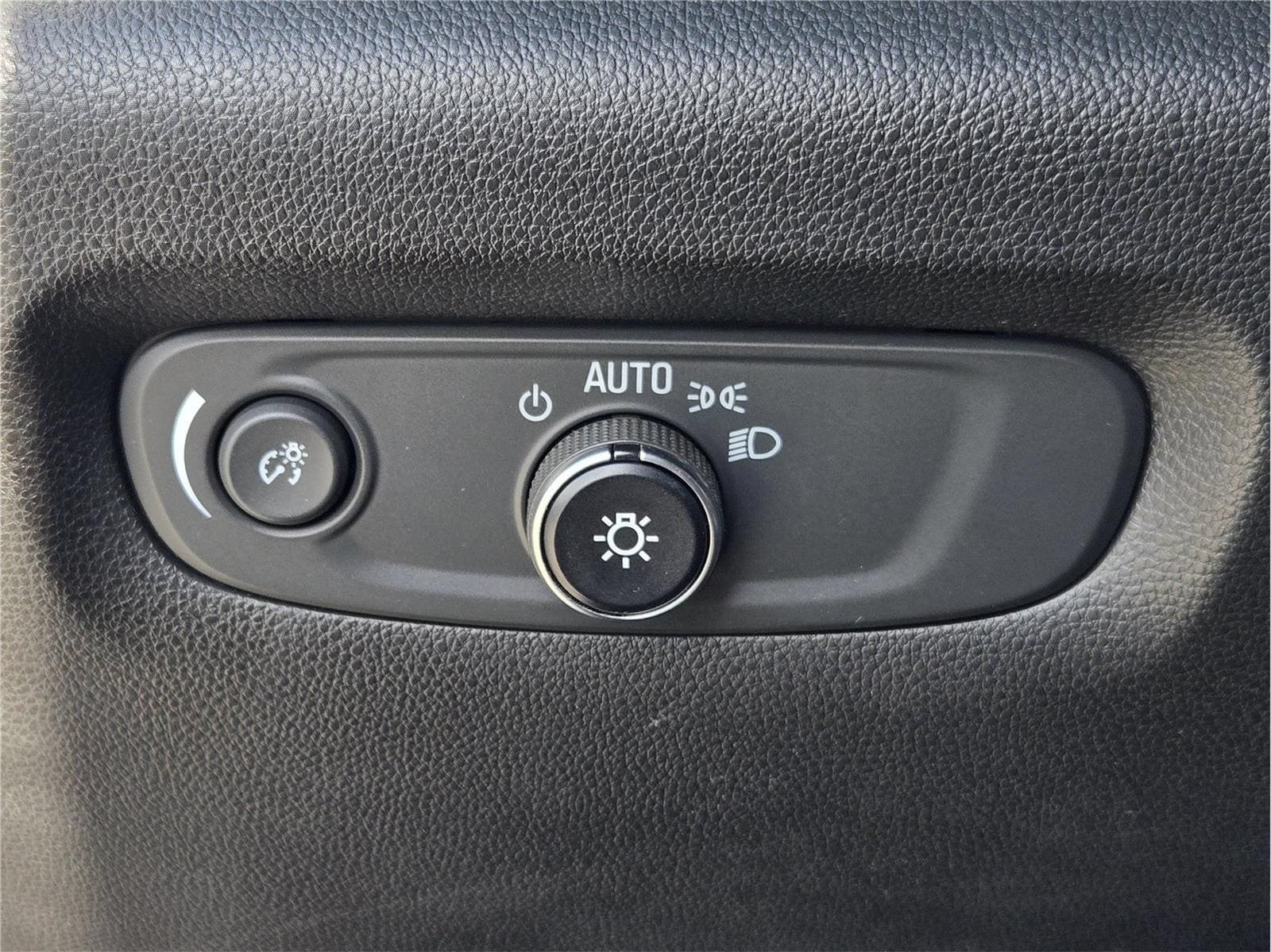 Used 2018 Chevrolet Traverse LS FWD image 20